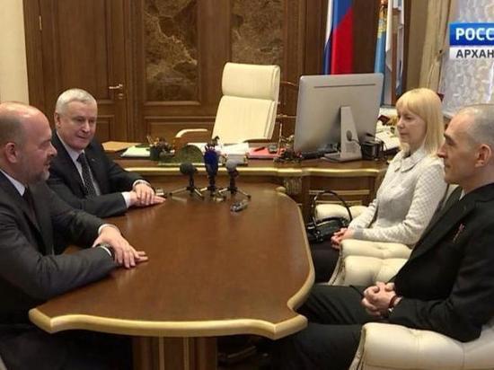 Космонавт с женой уже приехал в город и успел встретиться с губернатором Орловым
