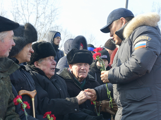 Глава Тувы поздравил со 100-летием Красной Армии