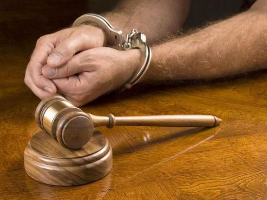 В Тамбове рецидивиста будут судить за мошенничество с топливом на 300 тысяч рублей В Тамбове рецидивиста будут судить за мошенничество с топливом на 300 тысяч рублей