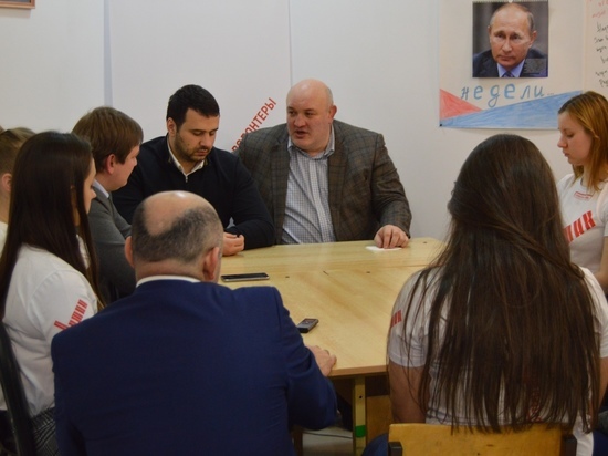 Волонтеров штаба Путина в Костроме посетил доверенное лицо кандидата Тамерлан Тменов