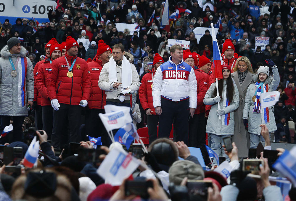 Путин, Михалков и Тимати спели гимн в «Лужниках»: митинг сторонников кандидата