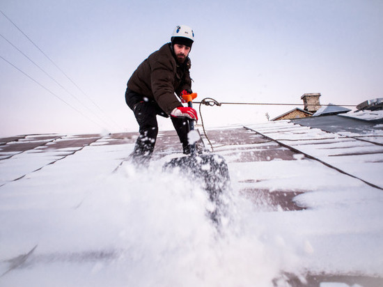 Сергей Ситников потребовал от глав муниципалитетов обеспечить должный контроль за работами по очистке крыш от снега