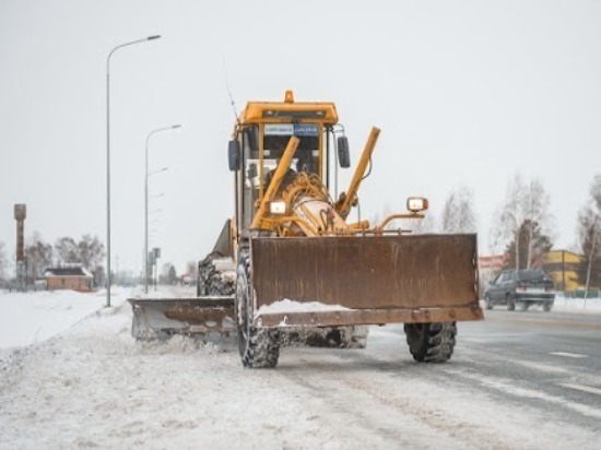 Улицы Ульяновска ночью чистили от снега 148 спецмашин 