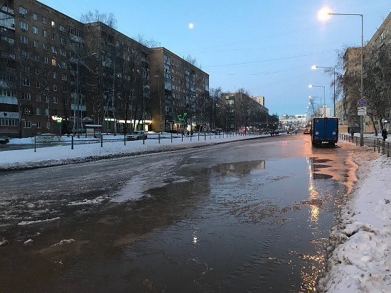 В Самаре из-за коммунальной аварии перекрыли участок улицы Ново-Садовой 