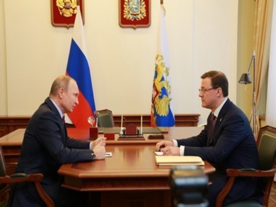 Президент России Владимир Путин и врио губернатора Самарской области Дмитрий Азаров обсудили вопросы подготовки к ЧМ-2018 
