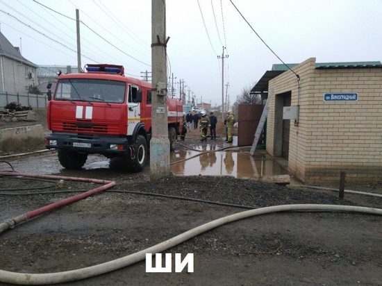 В Астрахани пожар чуть не спалил улицу