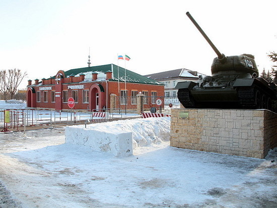 Курсанты Казанского танкового училища «нарисовали» танками на снегу сердце