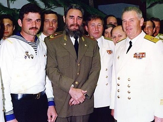 За время службы на флоте контр-адмирал провёл 17 лет в море и был награжден шестью орденами