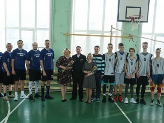 Товарищеская встреча между командами учащихся 14-й гимназии и Беломорской военно-морской базы состоялась вчера, 11 марта