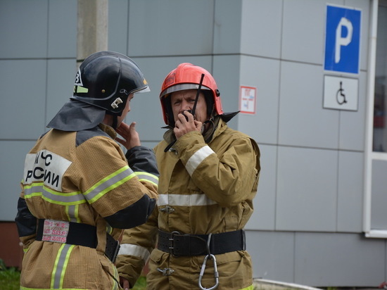 В Лениногорске сотрудники МЧС спасли мужчину при пожаре