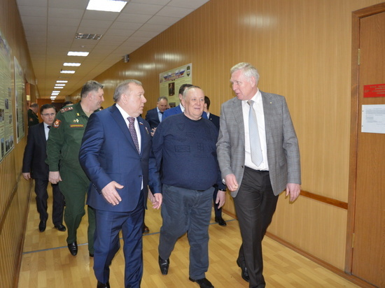 Председатель комитета по обороне Госдумы РФ встретился со студентами военной кафедры СГТУ