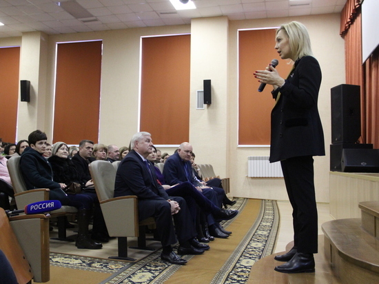 В зал администрации пришли 300 активистов Шпаковского района