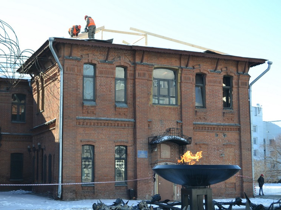 В Барнауле стартовал ремонт поврежденного пожаром Дома афганцев