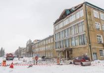 На Казанском авиазаводе сегодня обрушился фасад административного здания