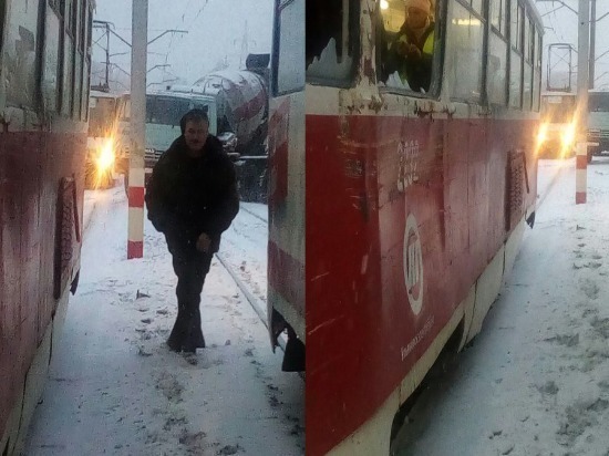 В Ульяновске столкнулись бетономешалка и трамвай 