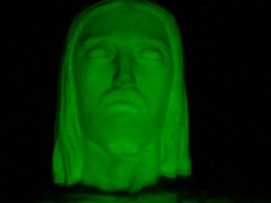 Статуя Христа в Рио позеленела в День святого Патрика