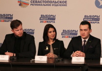 В течение дня они смогли посетить несколько избирательных участков, а также поговорить с севастопольцами во время прогулки по центральной части города