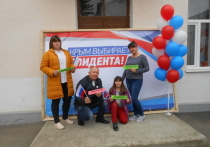 Сразу два избирательных участка открылись 18 марта в симферопольской школе №24