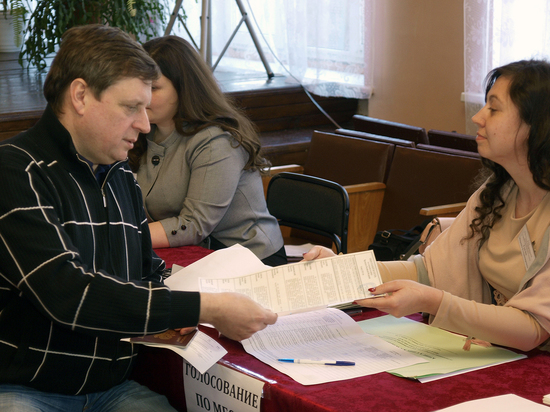 Андрей Епишин с супругой проголосовали в Кимрах Тверской области