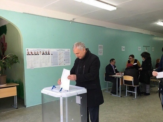В Пролетарском районе Твери проголосовал Олег Балаян