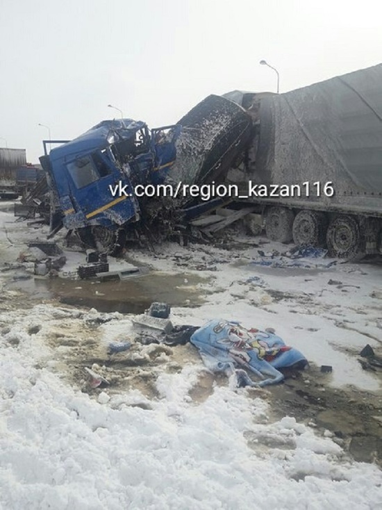 В Татарстане на трассе М7 столкнулись два грузовика