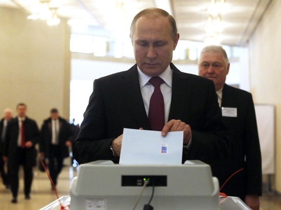 Президент проголосовал в здании РАН 