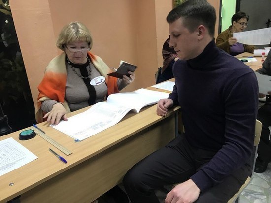 Илья Холодов проголосовал в Тверской гимназии, которую окончил