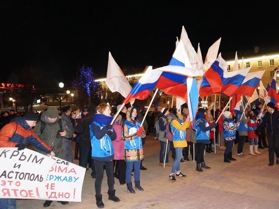 Массовым исполнением патриотических песен отметила Калуга годовщину воссоединения Крыма