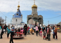 На Красной горке у Храма Благовещения Пресвятой Богородицы состоялось торжественное открытие новой детской площадки