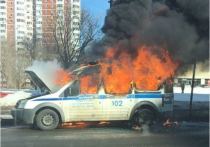 В факел превратился 20 марта полицейский минивен «Ситроен», закрепленный за сотрудниками ОМВД России по району Преображенское УВД по ВАО