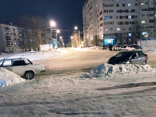 В Сызрани столкнулись «пятерка» и иномарка, оба водителя пострадали 