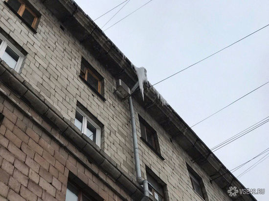 Сосулька упала на голову мальчика в Новокузнецке 