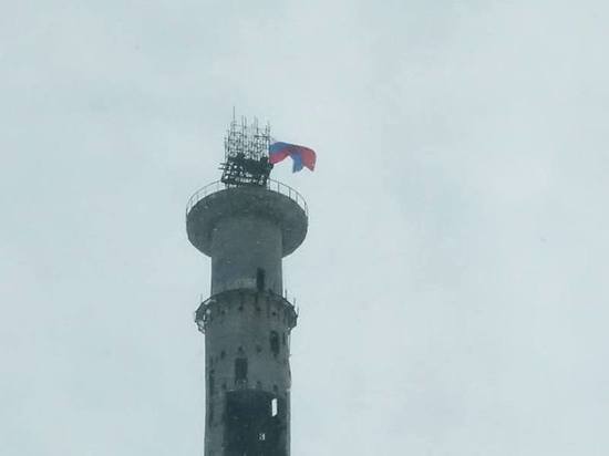 На екатеринбургской телебашне неизвестные водрузили флаг России