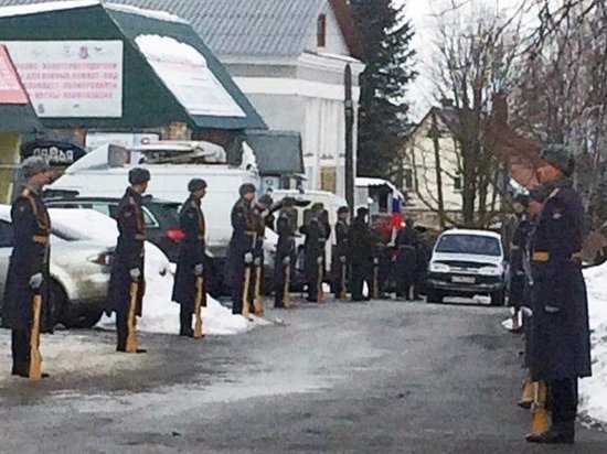 Офицера, закрывшего собой солдата при взрыве гранаты, похоронили в Малоярославце 