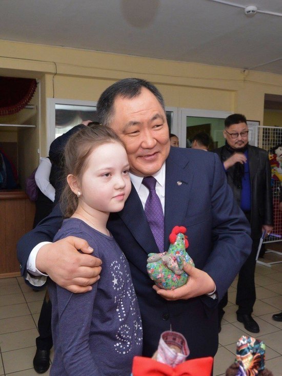 В Туве школьница на деньги главы региона сделает кукол четырех национальностей 