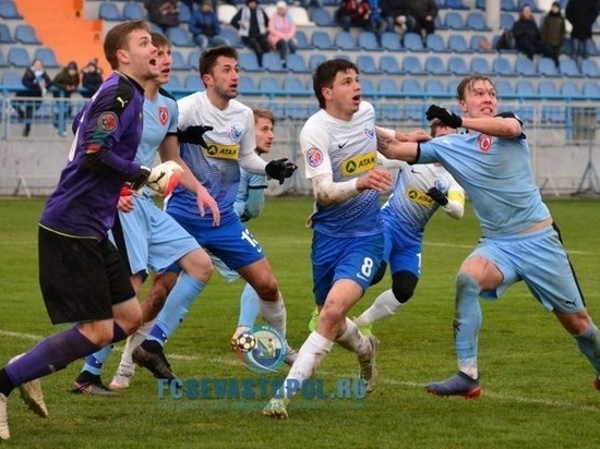 Футбол в Крыму: "Севастополь" выигрывает и становится единоличным лидером чемпионата