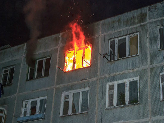 Пожар в Новокуйбышевске: эвакуировали весь подъезд, есть погибший