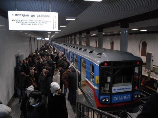 В Самаре мужчина спрыгнул на рельсы в метро и пробежал до следующей станции 