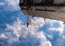 В августе текущего года российские космонавты на борту Международной космической станции будут работать в открытом космосе в скафандрах «Орлан-МКС»