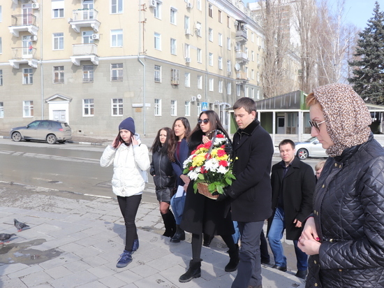 Студенты Гагаринского университета провели траурный митинг у памятника первому космонавту