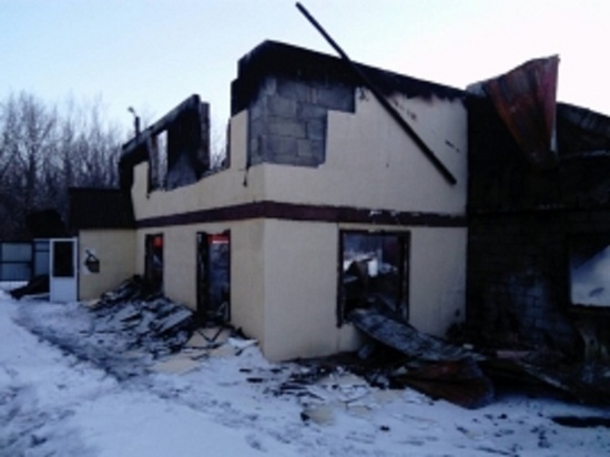 В Ростошах почти 3 часа тушили пожар в недостроенном доме