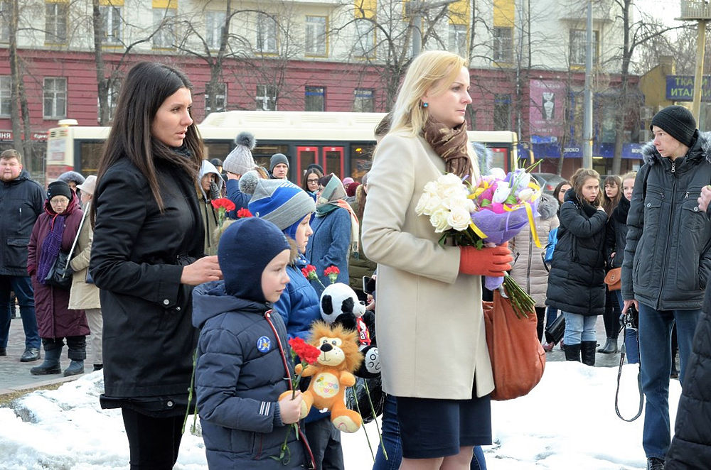 Не нужно слов: в Челябинске прошла акция памяти жертв пожара в ТЦ «Зимняя вишня» 