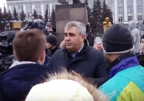 Вчерашний митинг в Кемерово, на котором жители города требовали от властей прозрачного расследования причин пожара в торговом центре "Зимняя вишня", можно расценить как попытку дискредитации властей