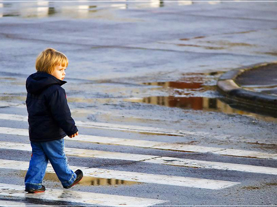 Мужчина, управляя автомобилем «Лада Ларгус», на нерегулируемом пешеходном переходе наехал на шестилетнего ребёнка