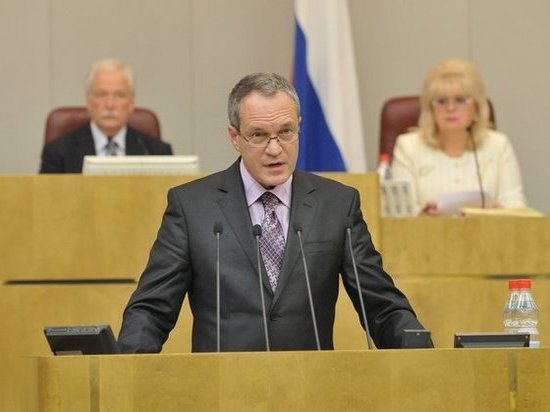 Сенатор Александр Башкин поддержал идею о бойкоте астраханских ТРЦ