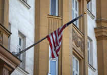В четверг вечером стало известно о том, что Россия приняла ответные меры в отношении США и вышлет 60 американских дипломатов, а также закроет генконсульство в Санкт-Петербурге