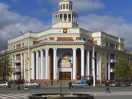 С логотипа к 100-летию Кемерово решили убрать пламя: рисовал ребенок С логотипа к 100-летию Кемерово решили убрать пламя: рисовал ребенок