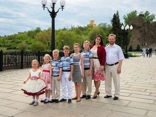 Многодетная семья из Волгограда получила орден «Родительская слава»