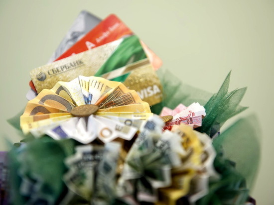Телефонный мошенник с карты пенсионерки из Казани снял почти 130 тысяч рублей
