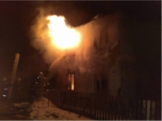 Более 5 часов в Тверской области тушили пожар в многоквартирном доме
